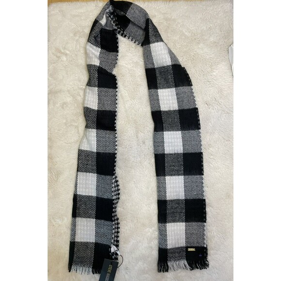 NWT Steve Madden Cozy Knit Boho Plaid Scarf Black and White - Picture 11 of 13